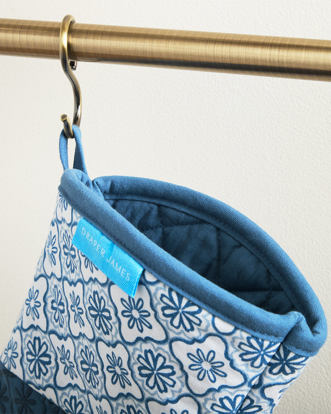 Geometric Floral Silicone Oven Mitt Set in Blue Blue - Draper James