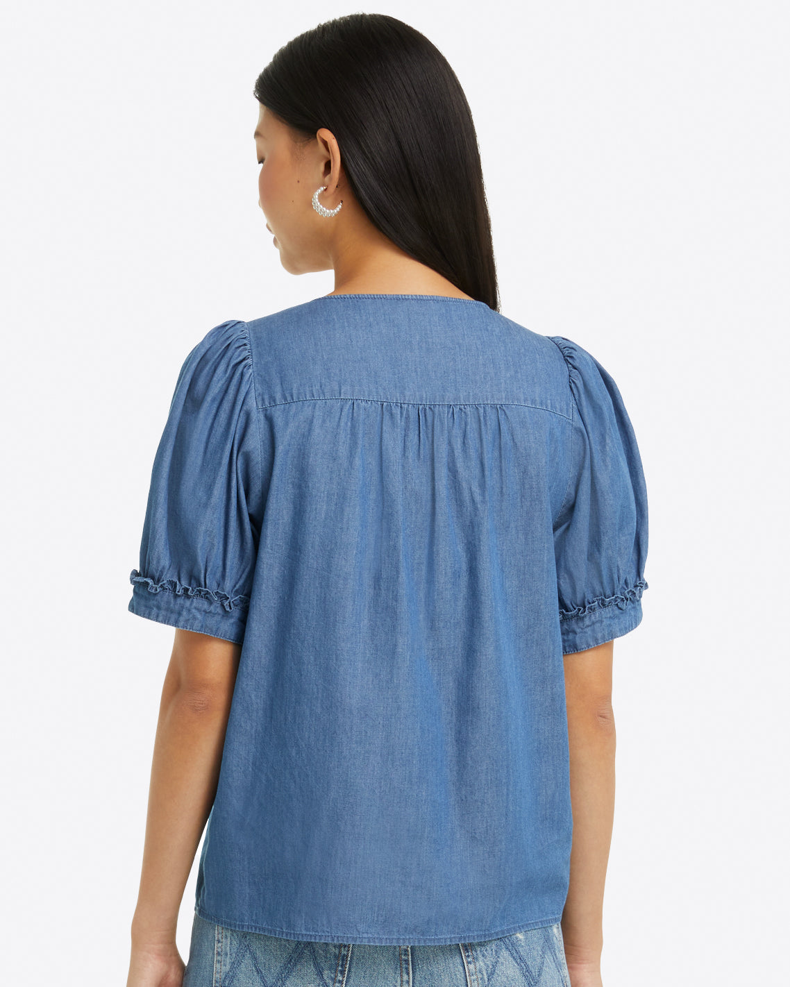Heidi V-Neck Top in Chambray Medium Wash - Draper James