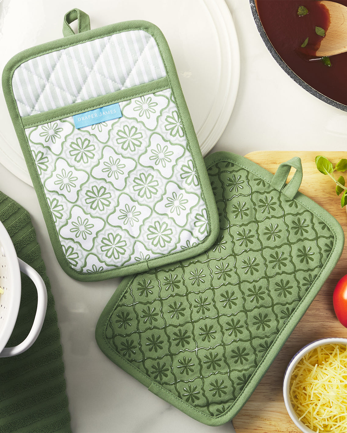 Geometric Floral Pot Holder Set in Seafoam Green - Draper James