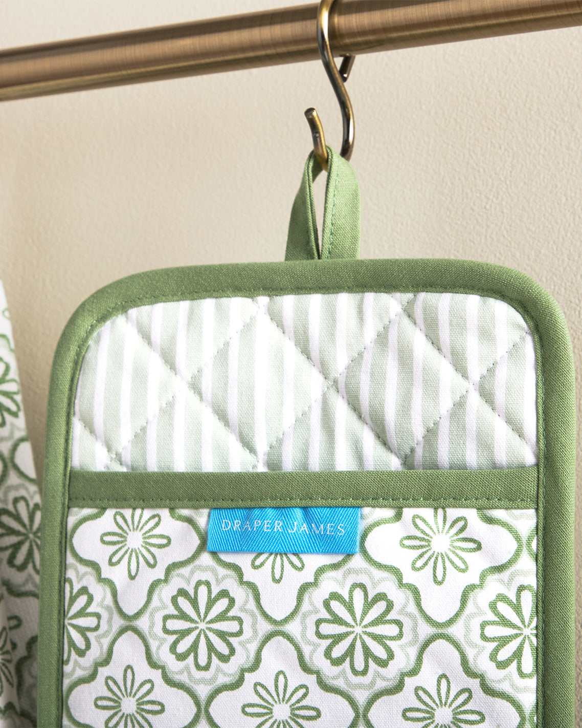 Geometric Floral Pot Holder Set in Seafoam Green - Draper James