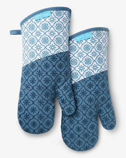Geometric Floral Silicone Oven Mitt Set in Blue Blue - Draper James