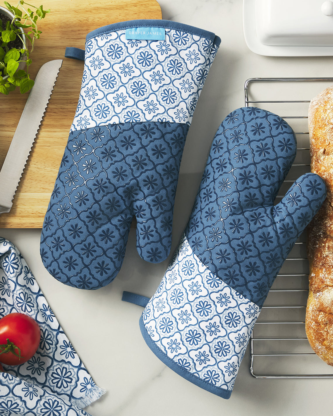 Geometric Floral Silicone Oven Mitt Set in Blue Blue - Draper James
